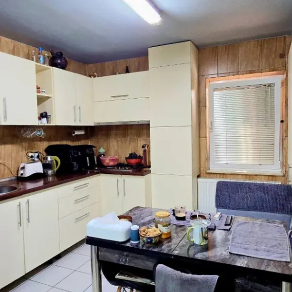 Apartament – De Vânzare – Râmnicu Vâlcea – 3 – camere – Strada Republicii, Zona Nord – Râmnicu Vâlcea 💶 Preț: 109.500 € 0772 203 164 – Alina Cozma