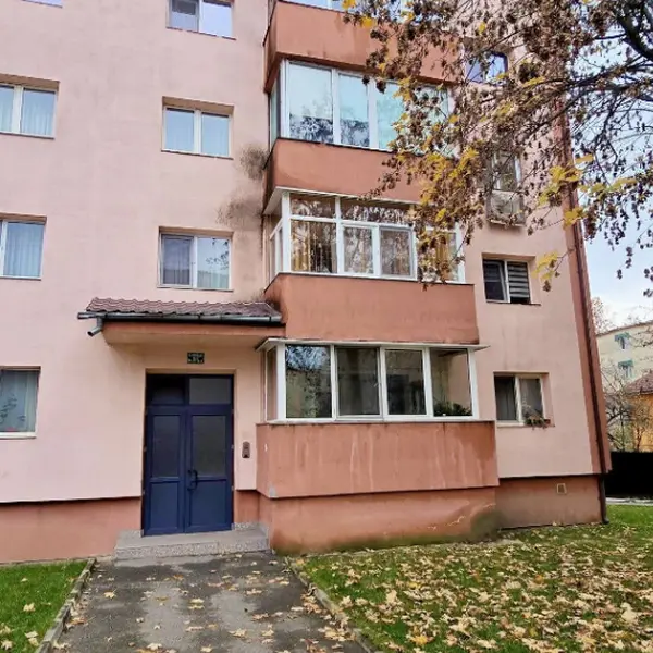Apartament – De Vânzare – Râmnicu Vâlcea – 3 – camere – Strada Republicii, Zona Nord – Râmnicu Vâlcea 💶 Preț: 109.500 € 0772 203 164 – Alina Cozma