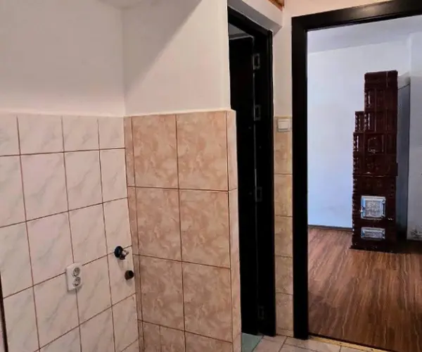 Apartament – De Vânzare – Brezoi – 2 – camere – Apartament de Vânzare în Brezoi -Liniște, Natură și Oportunitate! 39.500 E 0772 203 164 Alina Cozma