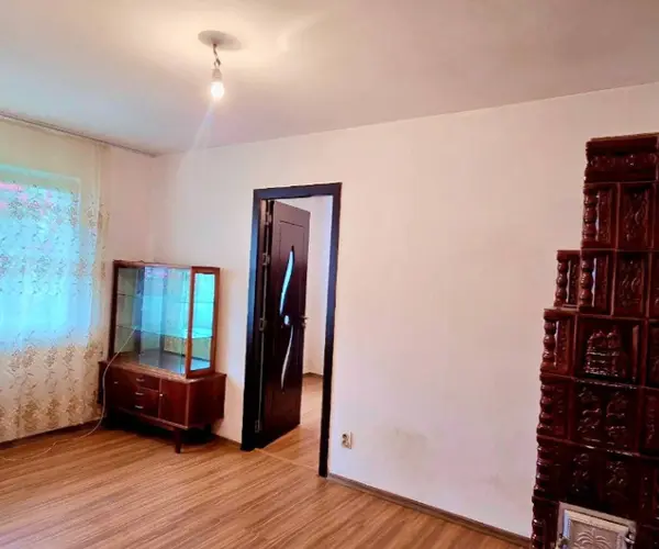 Apartament – De Vânzare – Brezoi – 2 – camere – Apartament de Vânzare în Brezoi -Liniște, Natură și Oportunitate! 39.500 E 0772 203 164 Alina Cozma
