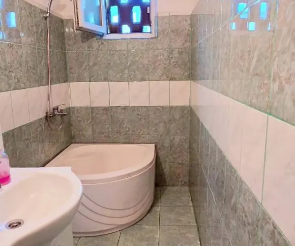 Apartament – De Vânzare – Brezoi – 2 – camere – Apartament de Vânzare în Brezoi -Liniște, Natură și Oportunitate! 39.500 E 0772 203 164 Alina Cozma