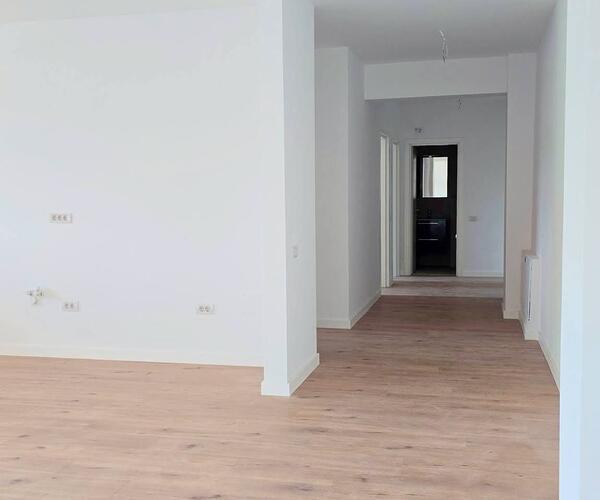 Apartament – De Vânzare – Râmnicu Vâlcea – 3 – camere – Apartament Spectaculos de Vânzare – Panoramă de Vis în Vâlcea! 135.000 E 0772 203 164 – Alina Cozma