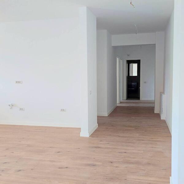 Apartament – De Vânzare – Râmnicu Vâlcea – 3 – camere – Apartament Spectaculos de Vânzare – Panoramă de Vis în Vâlcea! 135.000 E 0772 203 164 – Alina Cozma