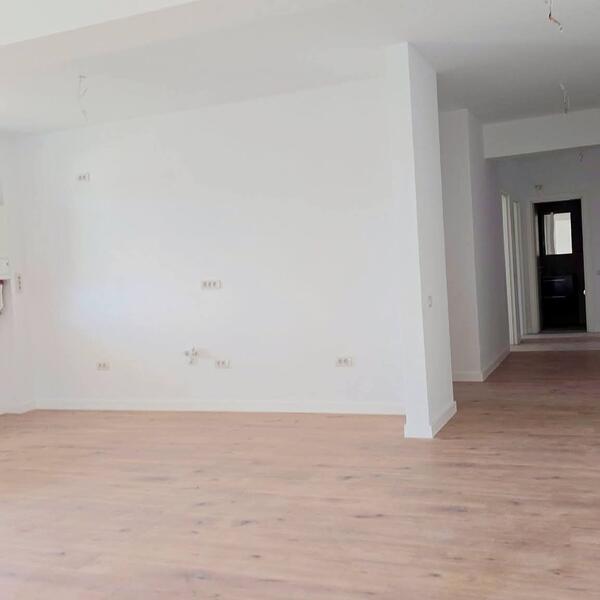Apartament – De Vânzare – Râmnicu Vâlcea – 3 – camere – Apartament Spectaculos de Vânzare – Panoramă de Vis în Vâlcea! 135.000 E 0772 203 164 – Alina Cozma