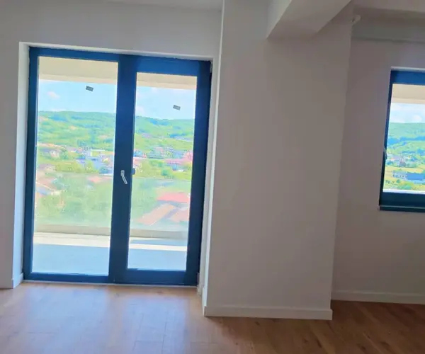 Apartament – De Vânzare – Râmnicu Vâlcea – 3 – camere – Apartament Spectaculos de Vânzare – Panoramă de Vis în Vâlcea! 135.000 E 0772 203 164 – Alina Cozma