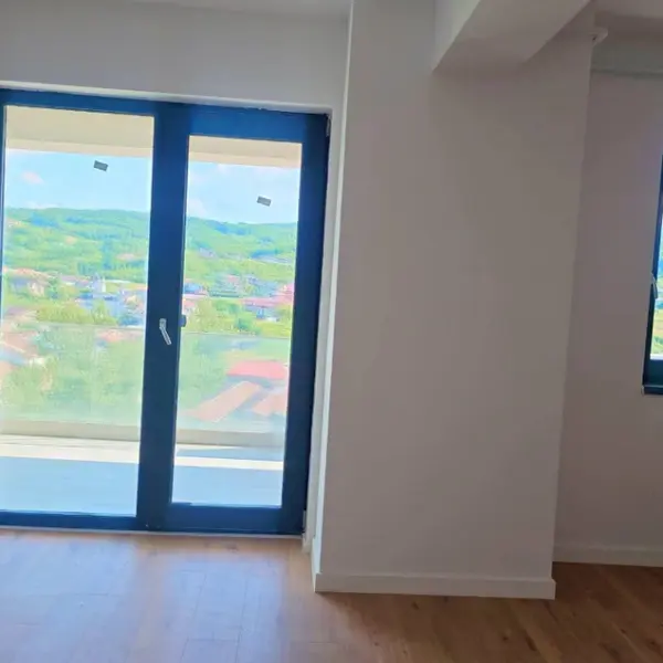 Apartament – De Vânzare – Râmnicu Vâlcea – 3 – camere – Apartament Spectaculos de Vânzare – Panoramă de Vis în Vâlcea! 135.000 E 0772 203 164 – Alina Cozma