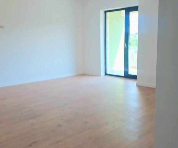 Apartament – De Vânzare – Râmnicu Vâlcea – 3 – camere – Apartament Spectaculos de Vânzare – Panoramă de Vis în Vâlcea! 135.000 E 0772 203 164 – Alina Cozma