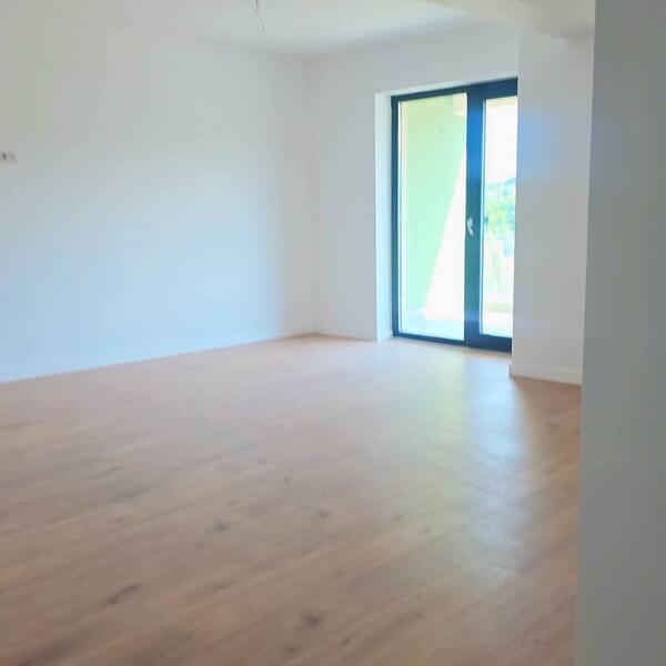 Apartament – De Vânzare – Râmnicu Vâlcea – 3 – camere – Apartament Spectaculos de Vânzare – Panoramă de Vis în Vâlcea! 135.000 E 0772 203 164 – Alina Cozma
