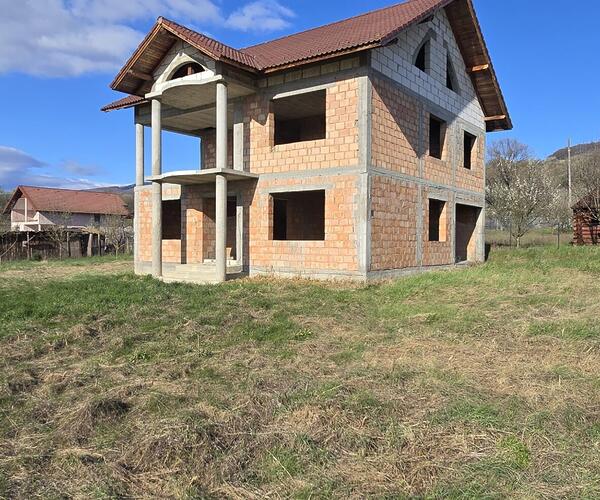 Casă – De Vânzare – Dăești – 5 – camere – Casă Impunătoare Cu Teren Generos De Vânzare–Dăești, Județul Vâlcea!🚦 Preț 127.000 Euro