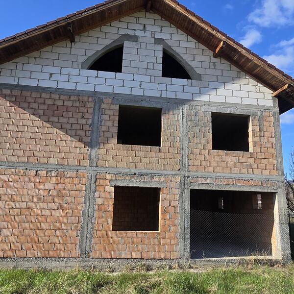 Casă – De Vânzare – Dăești – 5 – camere – Casă Impunătoare Cu Teren Generos De Vânzare–Dăești, Județul Vâlcea!🚦 Preț 127.000 Euro