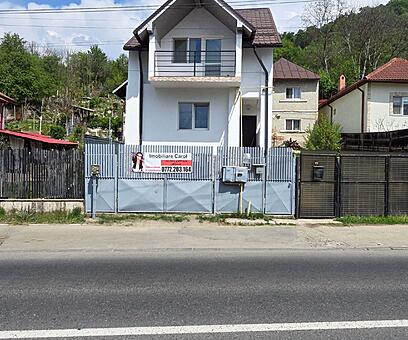 Casă  De Vanzare  Ramnicu Valcea  5  camere  ⭐ CASĂ DEOSEBITĂ CU PERSONALITATE  Știrbei Vodă, Nr. 172A  VALCEA ⭐ Preț: 265.000 E