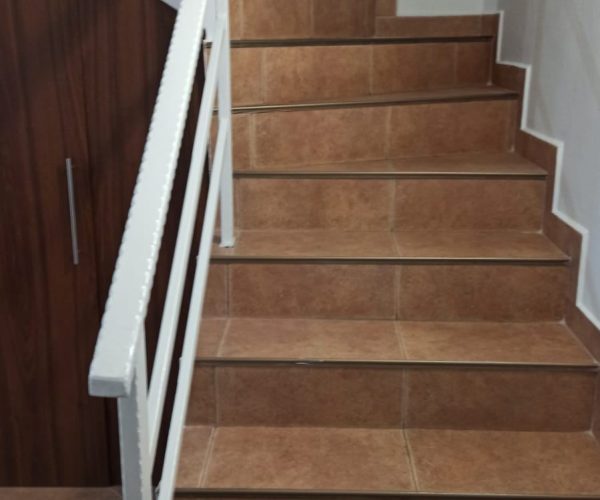 Casă  De Vanzare  Ramnicu Valcea  5  camere  ⭐ CASĂ DEOSEBITĂ CU PERSONALITATE  Știrbei Vodă, Nr. 172A  VALCEA ⭐ Preț: 265.000 E