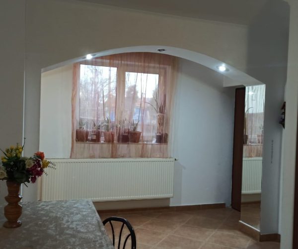 Casă  De Vanzare  Ramnicu Valcea  5  camere  ⭐ CASĂ DEOSEBITĂ CU PERSONALITATE  Știrbei Vodă, Nr. 172A  VALCEA ⭐ Preț: 265.000 E