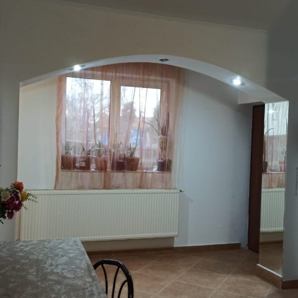 Casă  De Vanzare  Ramnicu Valcea  5  camere  ⭐ CASĂ DEOSEBITĂ CU PERSONALITATE  Știrbei Vodă, Nr. 172A  VALCEA ⭐ Preț: 265.000 E
