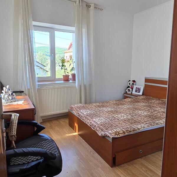 Casă  De Vanzare  Ramnicu Valcea  5  camere  ⭐ CASĂ DEOSEBITĂ CU PERSONALITATE  Știrbei Vodă, Nr. 172A  VALCEA ⭐ Preț: 265.000 E