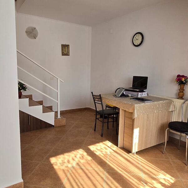 Casă  De Vanzare  Ramnicu Valcea  5  camere  ⭐ CASĂ DEOSEBITĂ CU PERSONALITATE  Știrbei Vodă, Nr. 172A  VALCEA ⭐ Preț: 265.000 E