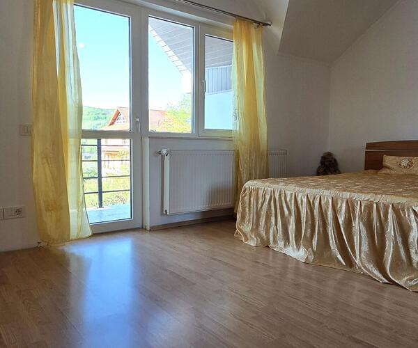 Casă  De Vanzare  Ramnicu Valcea  5  camere  ⭐ CASĂ DEOSEBITĂ CU PERSONALITATE  Știrbei Vodă, Nr. 172A  VALCEA ⭐ Preț: 265.000 E