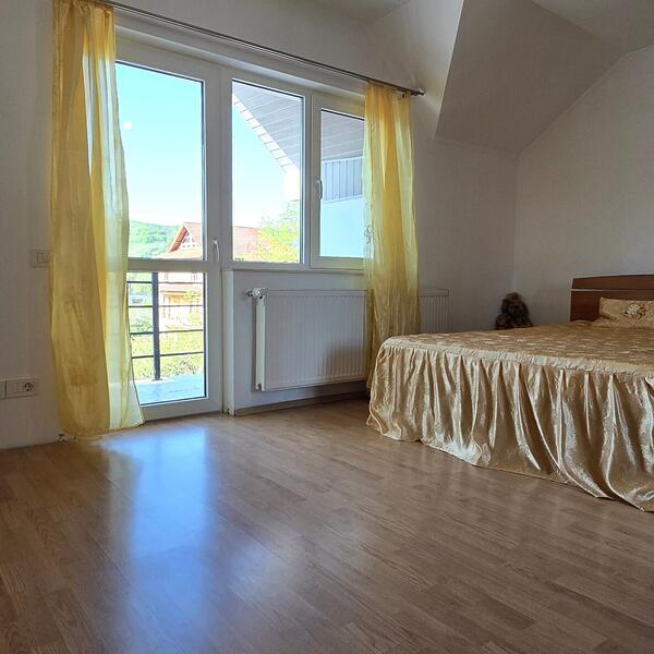 Casă  De Vanzare  Ramnicu Valcea  5  camere  ⭐ CASĂ DEOSEBITĂ CU PERSONALITATE  Știrbei Vodă, Nr. 172A  VALCEA ⭐ Preț: 265.000 E