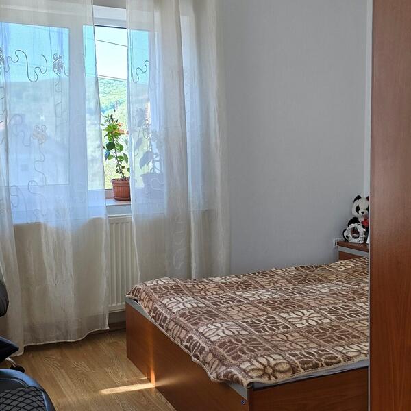 Casă  De Vanzare  Ramnicu Valcea  5  camere  ⭐ CASĂ DEOSEBITĂ CU PERSONALITATE  Știrbei Vodă, Nr. 172A  VALCEA ⭐ Preț: 265.000 E