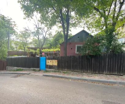 Casă – De Vânzare – Iași – 3 – camere – Casa veche cu teren , Iasi, Podu de Fier