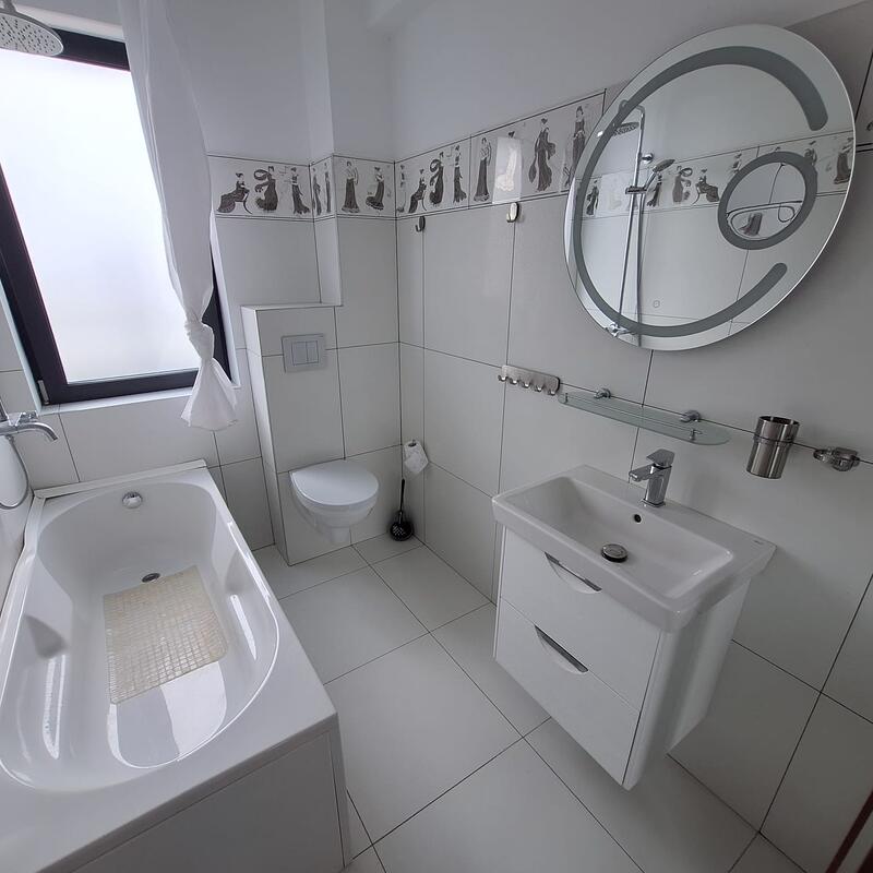 Apartament – De Închiriat – Florești – 2 – camere – Apartament modern, complet mobilat, cu terasă generoasă și parcare inclusă.