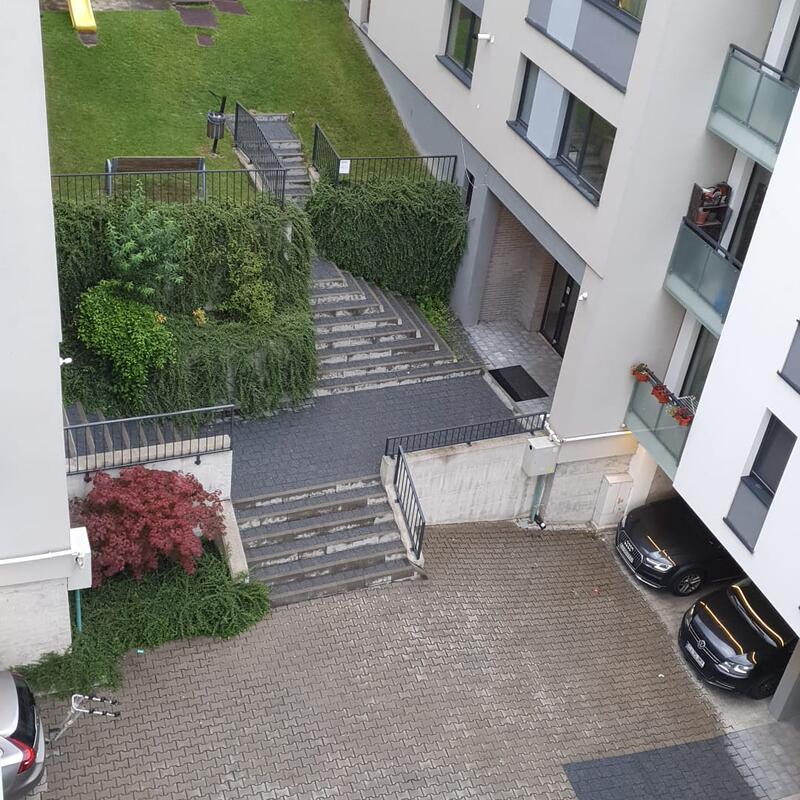 Apartament – De Închiriat – Florești – 2 – camere – Apartament modern, complet mobilat, cu terasă generoasă și parcare inclusă.