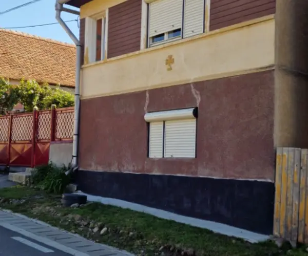 Casă – De Vânzare – Saschiz – 3 – camere – Gospodărie autentică de vânzare în sat Mihai Viteazu, jud. Mureș – teren generos și dependințe