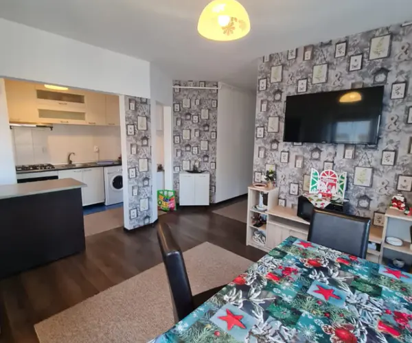 Apartament – De Vânzare – Florești – 3 – camere – Vând ap3 camere decomandat finisat și complet mobilat etaj 2/4,64mp+balconFloresti/jud Cluj