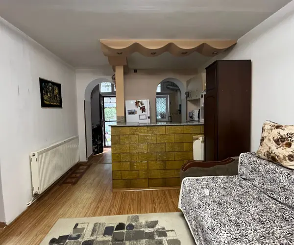 Casă – De Vânzare – Iași – 2 – camere – Vând urgent parter casa zona ultracentrala Iași