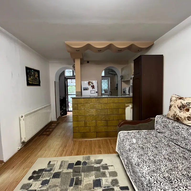 Casă – De Vânzare – Iași – 2 – camere – Vând urgent parter casa zona ultracentrala Iași