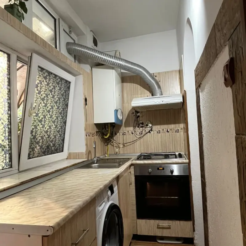 Casă – De Vânzare – Iași – 2 – camere – Vând urgent parter casa zona ultracentrala Iași